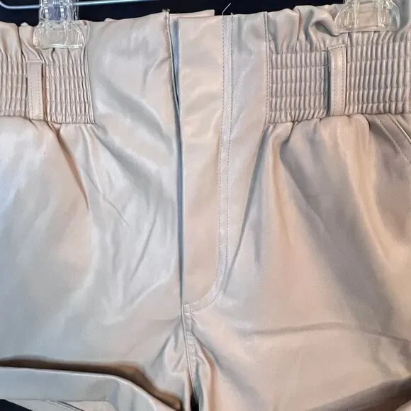 superdown kenzie faux leather short beige nude color Size Small paperbag waist - Picture 3 of 11
